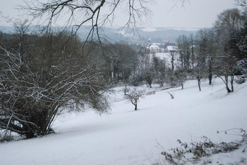 Les Hautes Sources - Esprit De France Menilles Exterior photo